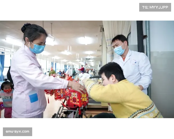 暖心一幕，双方球员共同为患病儿童送上祝福